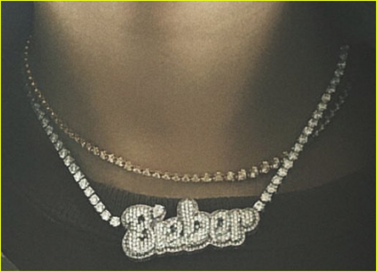 Hailey Bieber Shows Off New 'Bieber' Necklace On Instagram! | Photo ...